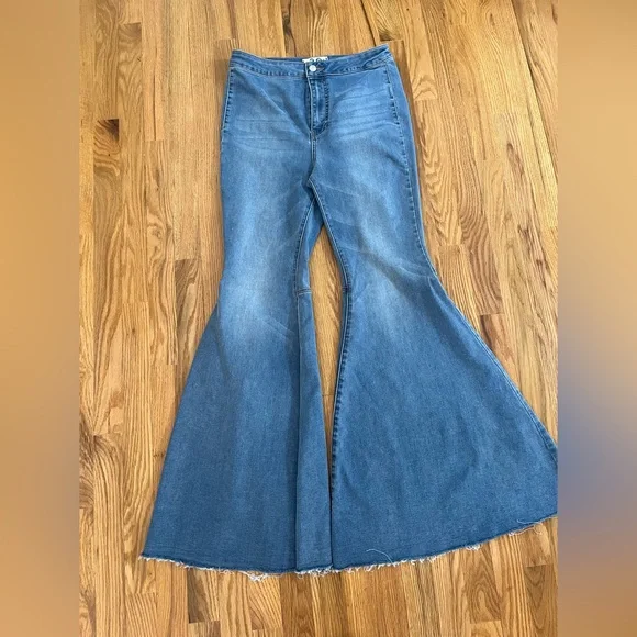 We The Free Wide Leg Jeans - Picture 1 of 5
